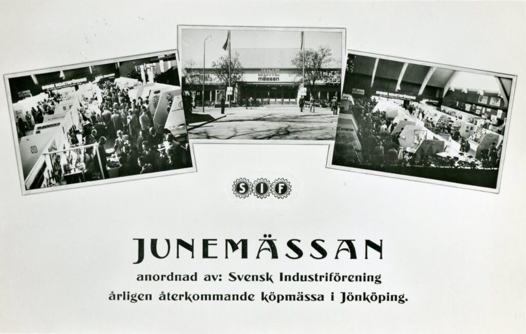 Framsida på katalog. Tre fotografier, vimmelbilder från mässa, finns på katalogen. På katalogen även texten "Junemässan - anordnad av Svensk Industriförening årligen återkommande köpmässa i Jönköping".