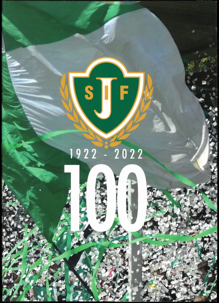 Framsida bok J-Södra IF 1922-2022. Grönvita flaggor och vita lappar. 